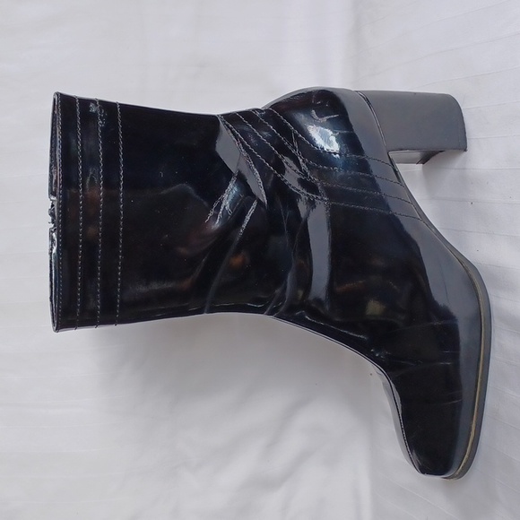 Aquatherm by Santana "Suzanne" Patent Bootie- Sz. 7.5 - Picture 3 of 12